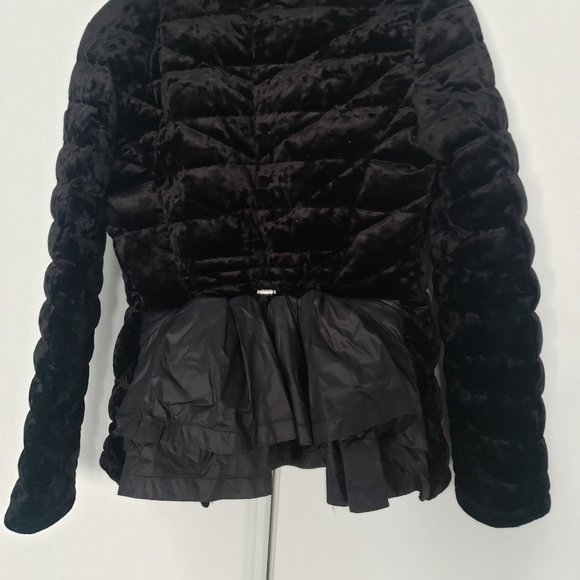 Calvin Klein - Picture 4 of 4